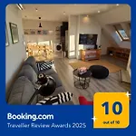 Jokai Corner Apartment